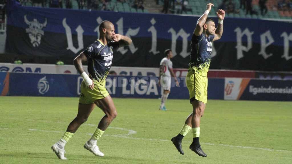 Laga Liga 1 antara Persib Bandung vs Persis Solo di Stadion Pakansari, Bogor, Selasa (04/04/23). Copyright: © Arif Rahman/INDOSPORT