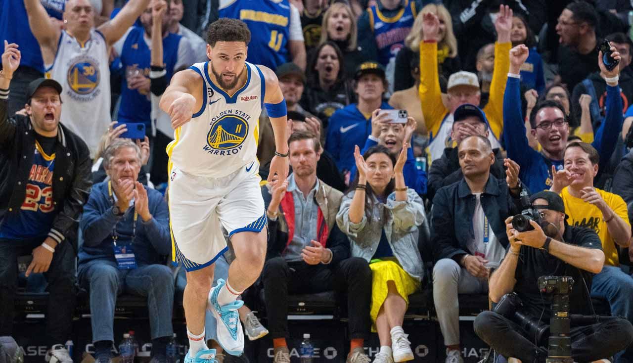 Pebasket Golden State Warriors, Klay Thompson di pertandingan NBA antara Sacramento Kings vs Golden State Warriors. (Foto: REUTERS/Neville E. Guard) Copyright: © REUTERS/Neville E. Guard