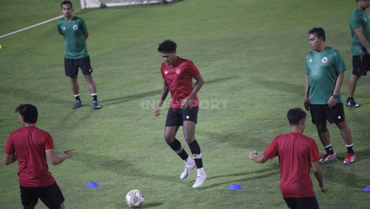 Latihan Timnas Indonesia U-22 sebagai persiapan menuju SEA Games 2023 di Lapangan Senayan, Jakarta, Rabu (05/04/23). Copyright: © Herry Ibrahim/INDOSPORT