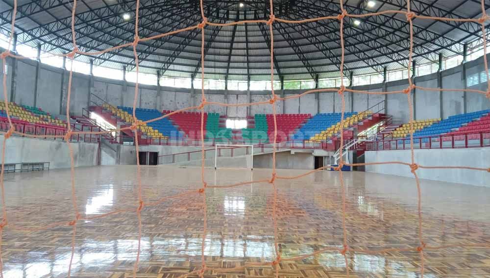 Kondisi lapangan dan ruang GOR Kanjuruhan. Foto: Ian Setiawan/INDOSPORT. Copyright: © Ian Setiawan/INDOSPORT