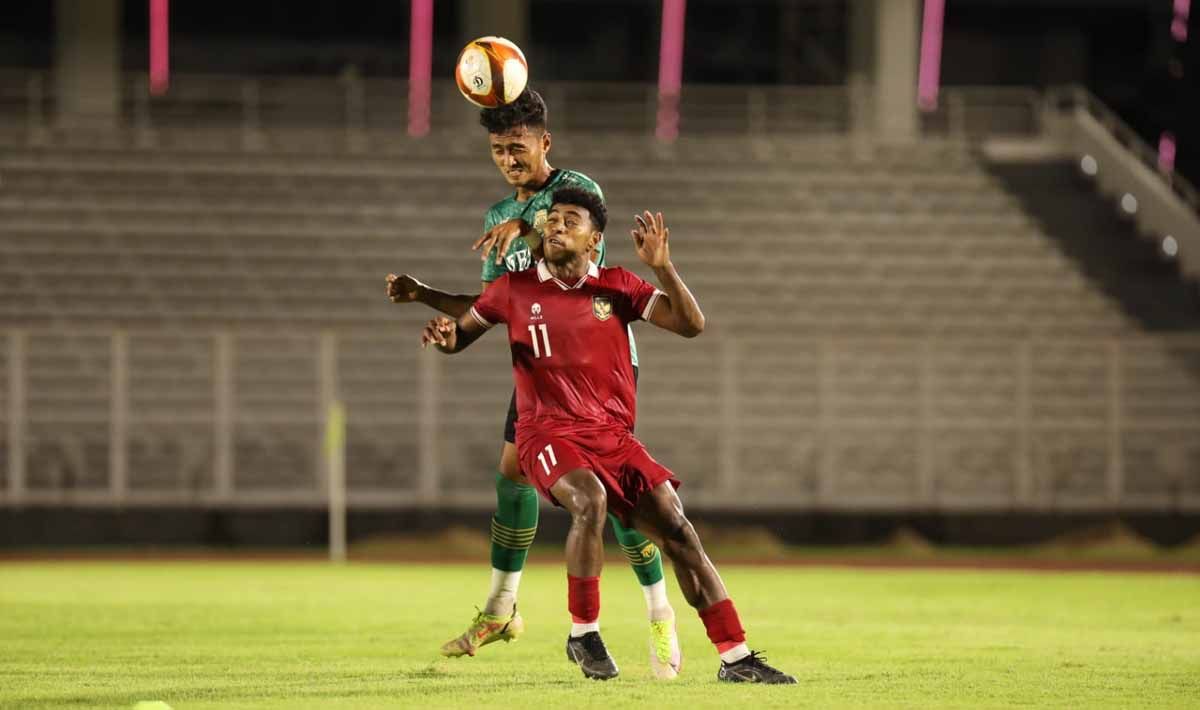 Uji coba tertutup Timnas Indonesia U-22 melawan Bhayangkara FC di stadion Madya Senayan, Jakarta, Selasa (11/04/23). Laga berakhir imbang 1-1 untuk kedua tim. (Foto: PSSI) Copyright: © PSSI