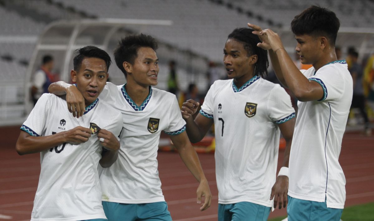 Pemain timnas Indonesia U-22 merayakan gol Bekcham Putra Copyright: © PSSI