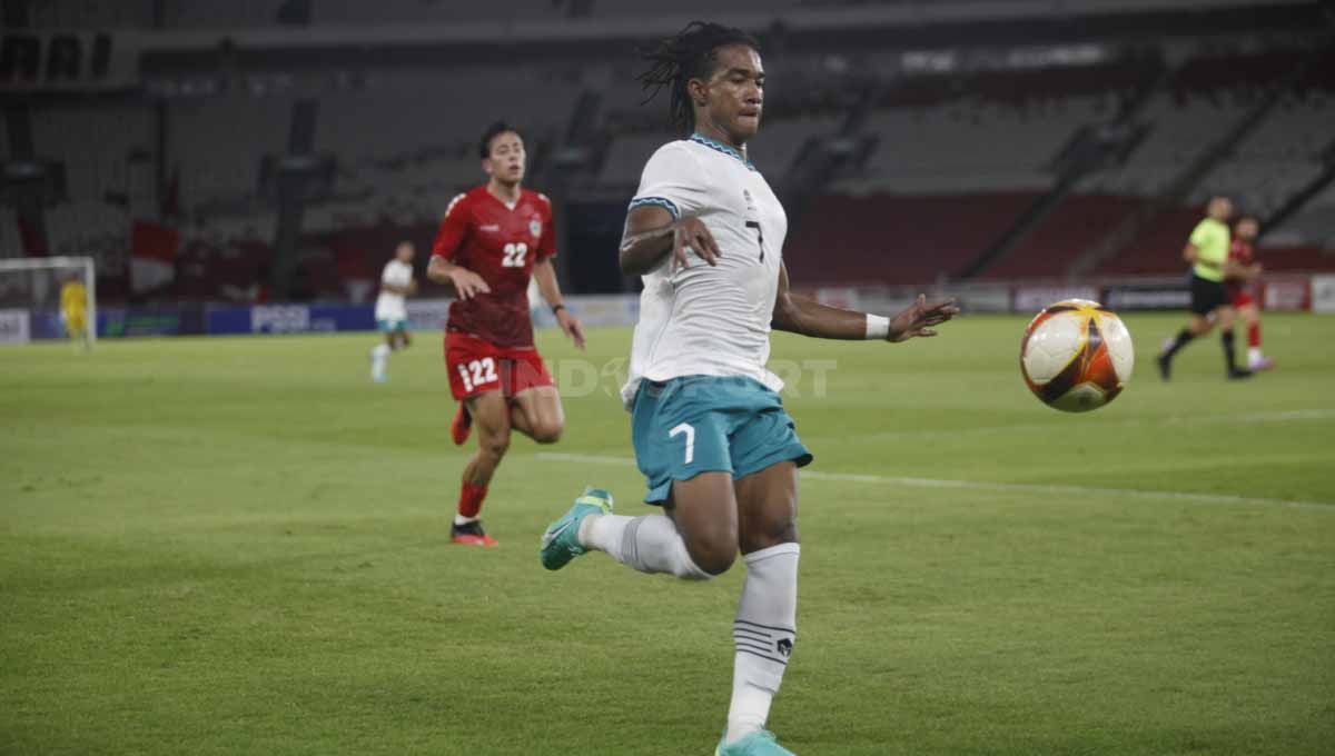 Pemain Timnas Indonesia U-22, Ronaldo Kwateh, Minggu (16/04/23). Copyright: © Herry Ibrahim/INDOSPORT