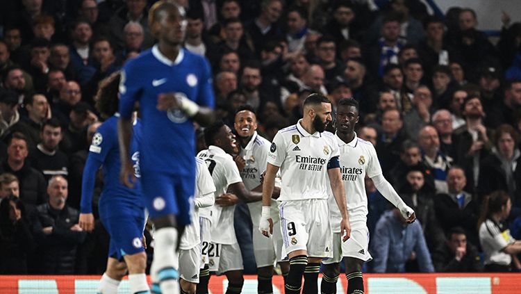 Selebrasi para pemain Real Madrid usai cetak gol ke gawang Chelsea di Liga Champions. Copyright: © REUTERS/Dylan Martinez