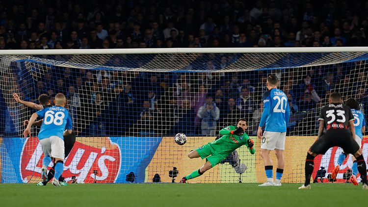 Klub Liga Italia (Serie A), Inter Milan, bidik kiper Napoli, Alex Meret, di bursa transfer 2024, lantas apakah Emil Audero tidak akan dipermanenkan? Copyright: © REUTERS/Ciro De Luca