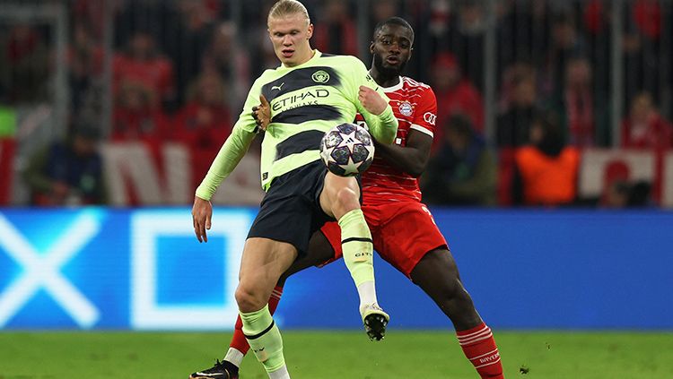 Aksi penyerang Manchester City, Erling Haaland, saat melawan Bayern Munchen di Liga Champions. Copyright: © REUTERS/Heiko Becker