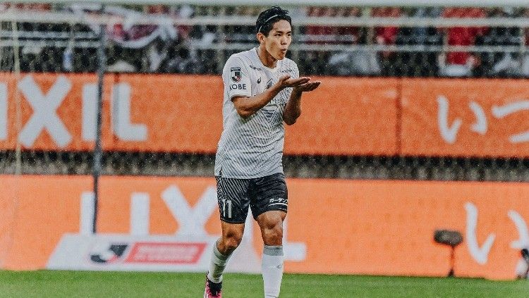 Yoshinori Muto tampil luar biasa di awal musim ini untuk membawa Vissel Kobe jadi pemuncak sementara Meiji Yasuda J1 League 2023. Copyright: © J.League