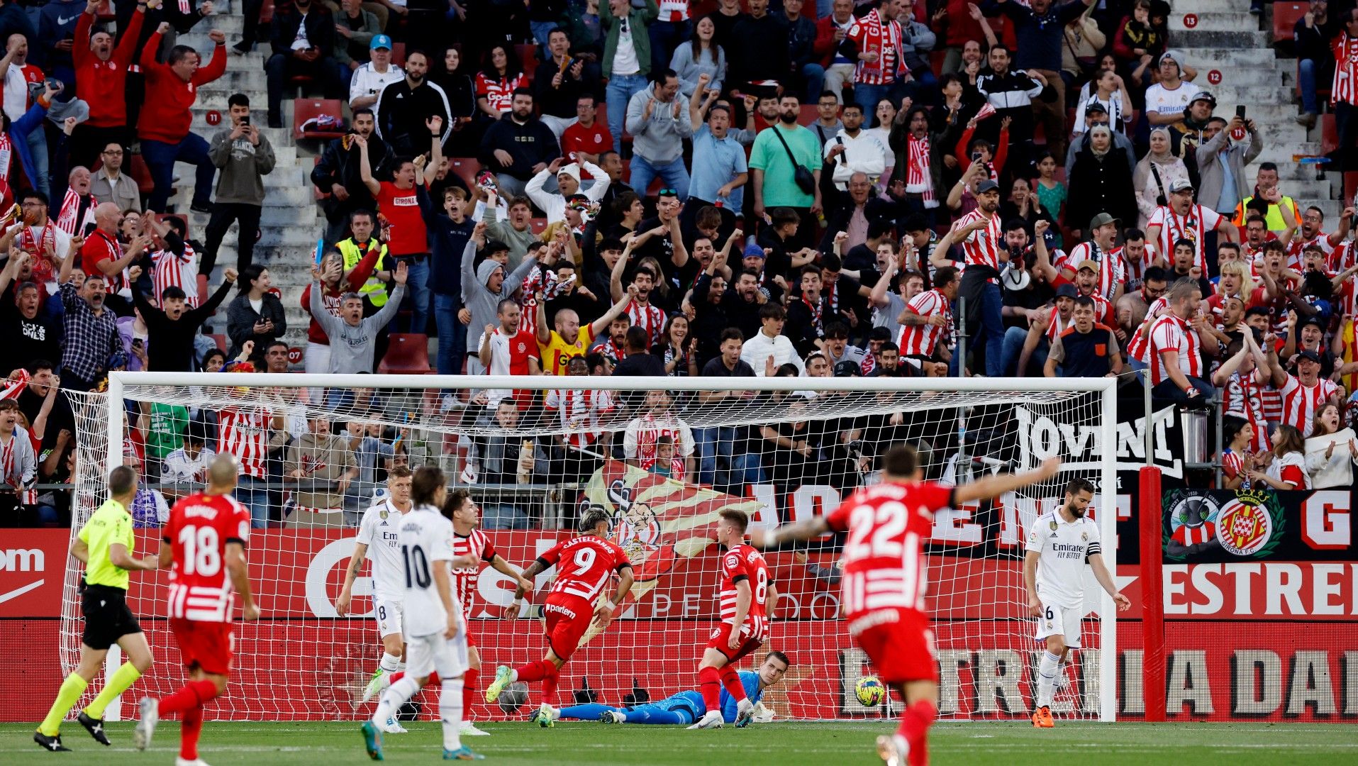 Pelatih Los Blancos, Carlo Ancelotti mempermasalahkan penampilan buruk yang ditunjukkan anak asuhnya dalam laga Liga Spanyol (LaLiga) antara Girona vs Madrid. REUTERS/Albert Gea Copyright: © REUTERS/Albert Gea