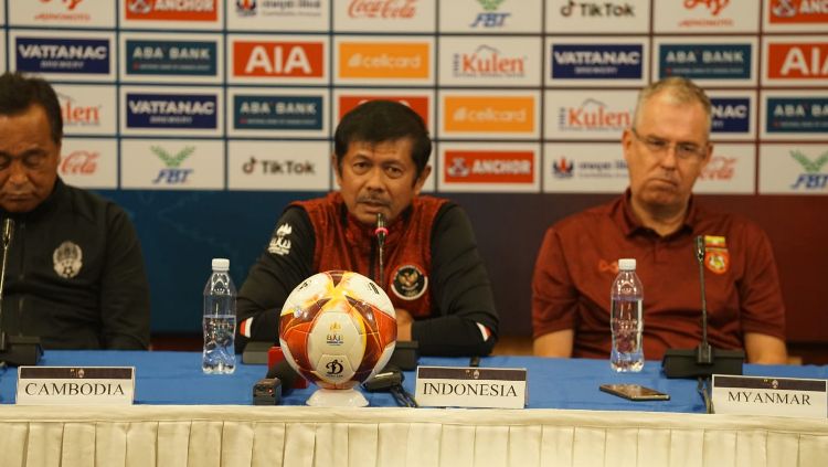 Prematch presconference para negara peserta grup A cabor sepak bola SEA Games 2023, Jumat (28/03/23). Timnas Indonesia U-22 akan berhadapan dengan Filipina di laga perdana pada Sabtu (29/03/23) malam.   Foto: PSSI Copyright: © PSSI