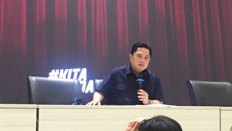 Ketua Umum PSSI, Erick Thohir menjawab kabar mengenai biaya besar yang harus dikeluarkan PSSI untuk mendatangkan Timnas Argentina. Copyright: © Petrus Manus Da' Yerimon/Indosport.com