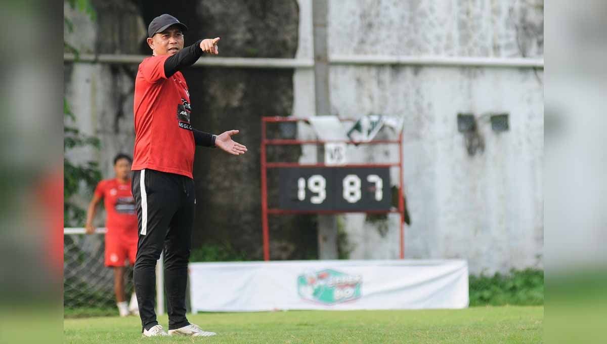 Arema FC menjalani start kurang mulus dalam tiga pekan awal kompetisi Liga 1 2023/2024 sehingga manajemen memberikan warning kepada tim pelatih. (Foto: MO Arema FC) Copyright: © MO Arema FC