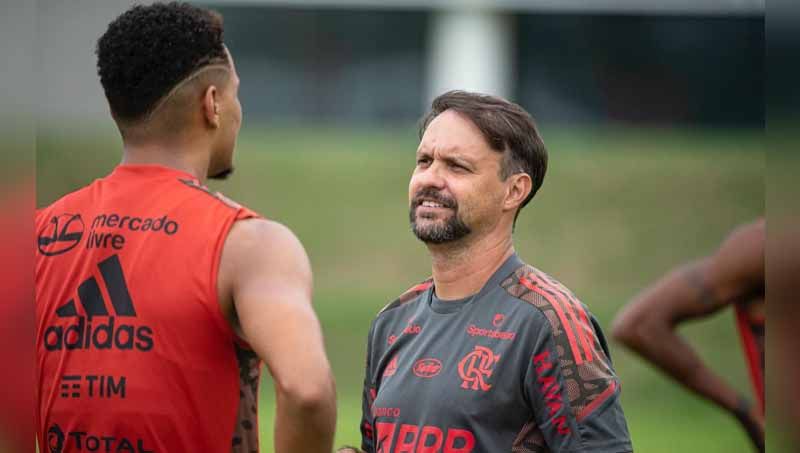 Madura United mengenalkan pelatih baru, Mauricio Souza. (Foto: MO Madura United) Copyright: © MO Madura United