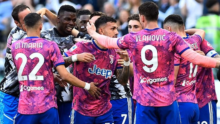 Para pemain Juventus merayakan gol Leandro Paredes (tengah) ke gawang Lecce (03/05/23). (Foto: REUTERS/Massimo Pinca) Copyright: © REUTERS/Massimo Pinca