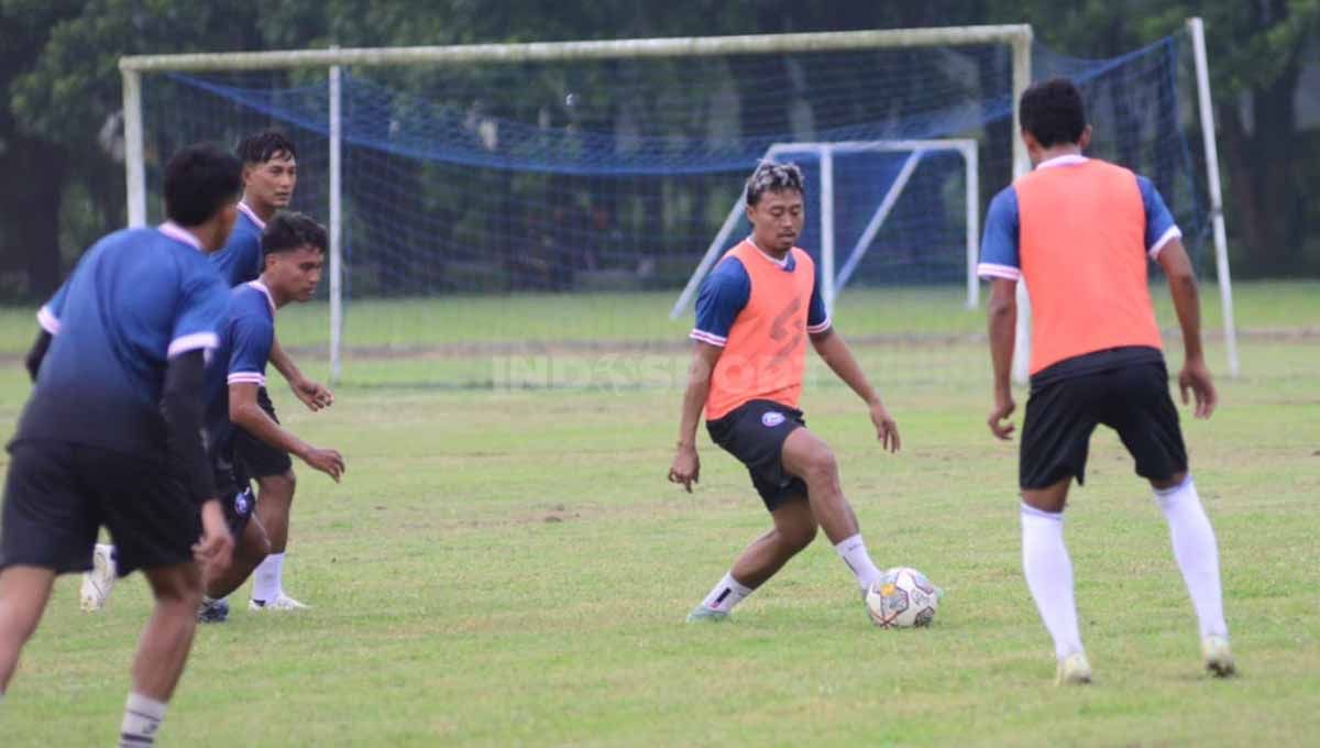 Para pemain Arema FC saat latihan. Foto: Ian Setiawan/INDOSPORT. Copyright: © Ian Setiawan/INDOSPORT