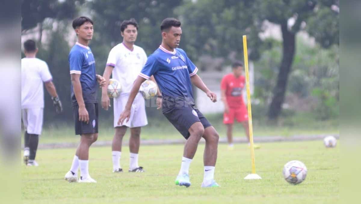 Para pemain Arema FC saat latihan. Copyright: © Ian Setiawan/INDOSPORT