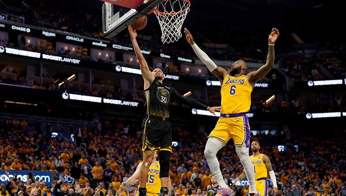 Dua megabintang basket NBA, LeBron James dan Stephen Curry memiliki followers terbanyak di Instagram. (Foto: REUTERS/Cary Edmondson) Copyright: © REUTERS/Cary Edmondson