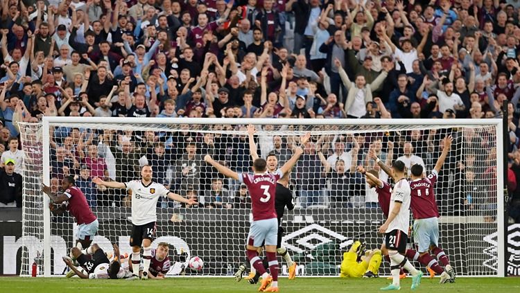 Michail Antonio mencetak gol di laga West Ham vs Manchester United sebelum dianulir wasit (08/05/23). (Foto: REUTERS/Tony Obrien) Copyright: © REUTERS/Tony Obrien