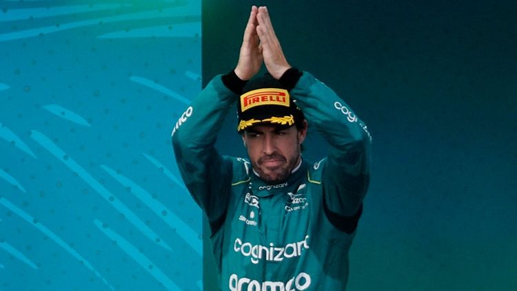 Pembalap Aston Martin, Fernando Alonso, usai meraih podium ketiga Formula 1 GP Miami (08/05/23). (Foto: REUTERS/Marco Bello) Copyright: © REUTERS/Marco Bello