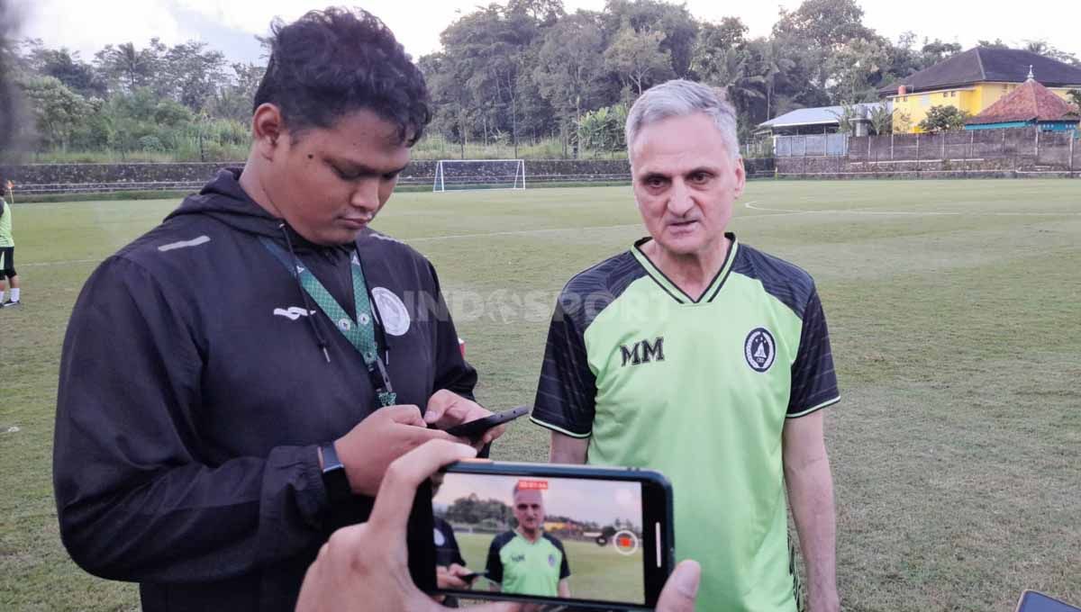 Pelatih PSS Sleman, Marian Mihail tak sabar ingin mengarungi kompetisi Liga 1 2023/2024. Copyright: © Nofik Lukman Hakim/INDOSPORT
