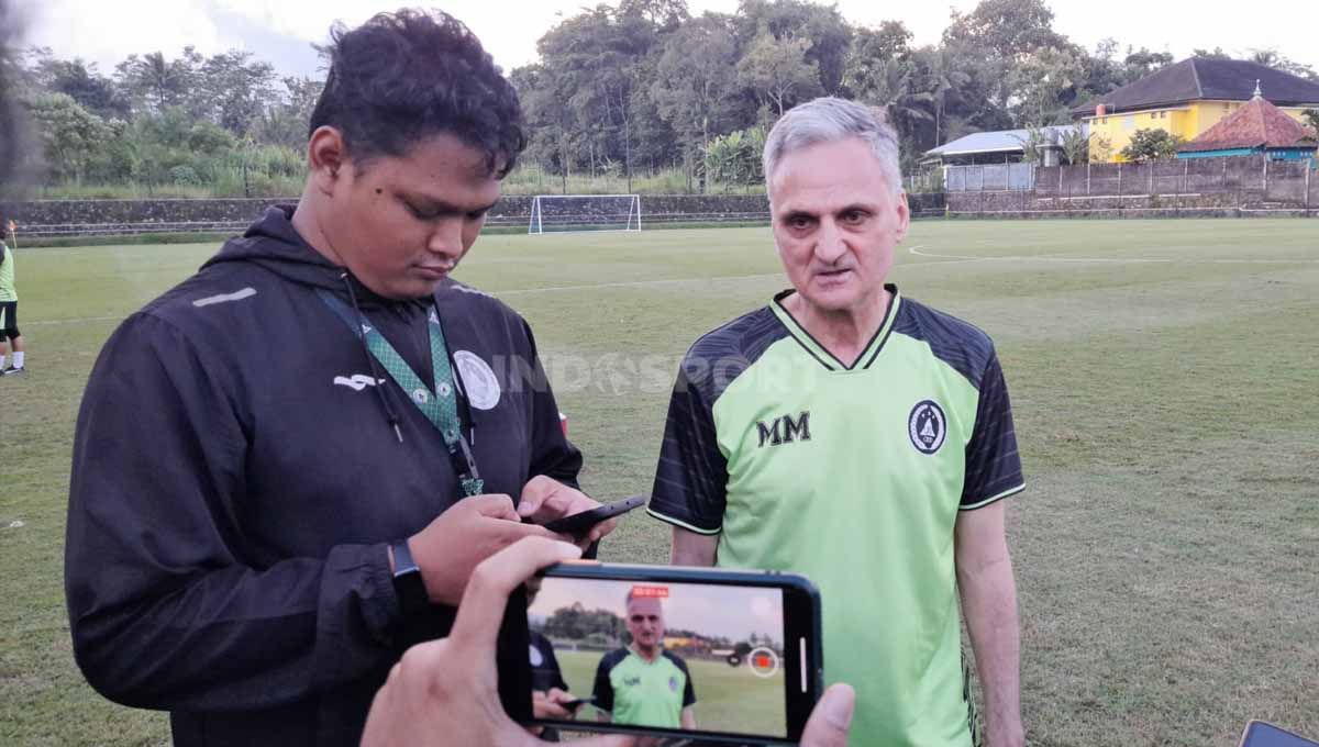 Pelatih PSS Sleman, Marian Mihail. Copyright: © Nofik Lukman Hakim/INDOSPORT