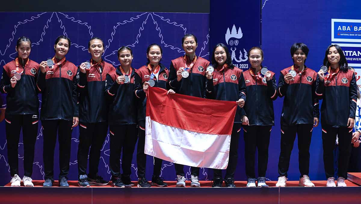 Kepala Bidang Pembinaan dan Prestasi PBSI, Rionny Mainaky beri petuah kepada tim bulutangkis putri usai gagal merengkus medali emas SEA Games 2023. Copyright: © PBSI