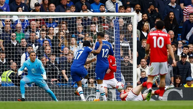 Raheem Sterling mencetak gol di laga Chelsea vs Nottingham Forest (13/05/23). (Foto: Reuters/Andrew Boyers) Copyright: © Reuters/Andrew Boyers