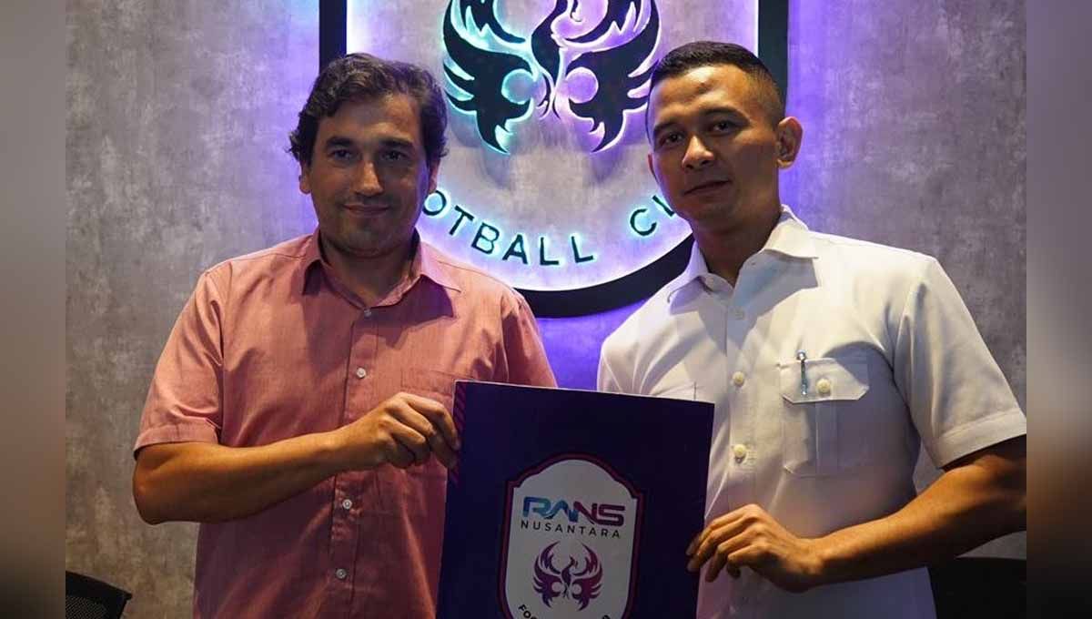 Eduardo Almeida jadi pelatih baru RANS untuk Liga 1 2023. Copyright: © RANS Nusantara FC
