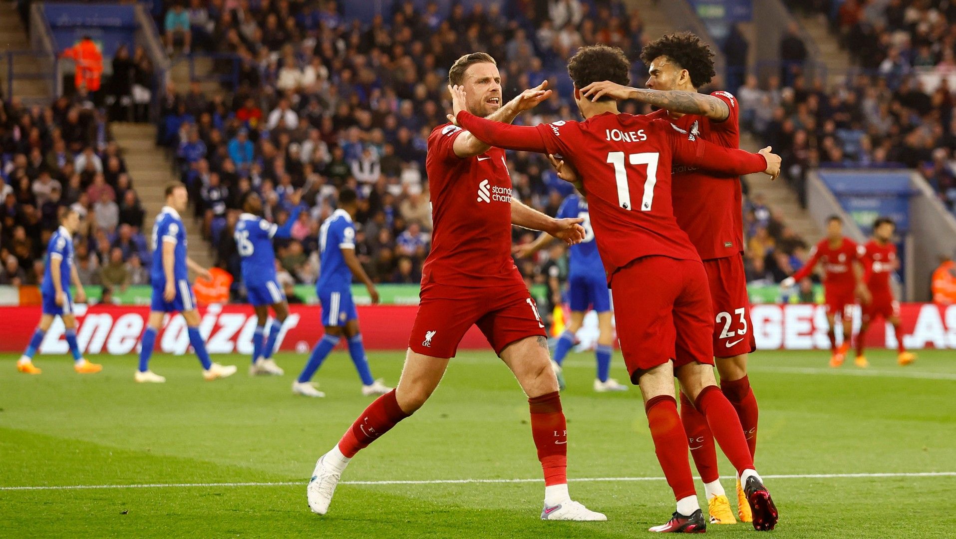 Selebrasi pemain Liverpool, Curtis Jones usai mencetak gol ke gawang Leicester City di pekan ke-36 Liga Inggris. Reuters/Andrew Boyers Copyright: © Reuters/Andrew Boyers