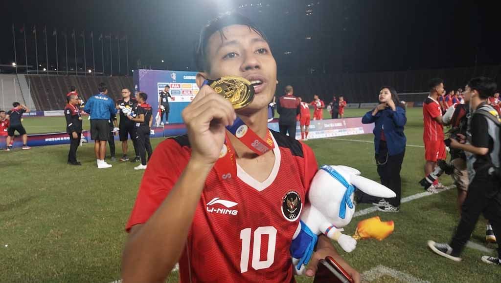 Duel panas antara Timnas Indonesia vs Thailand di final sepak bola SEA Games 2023 memecahkan rekor siaran langsung di tv Vietnam. Copyright: © Zainal Hasan/INDOSPORT