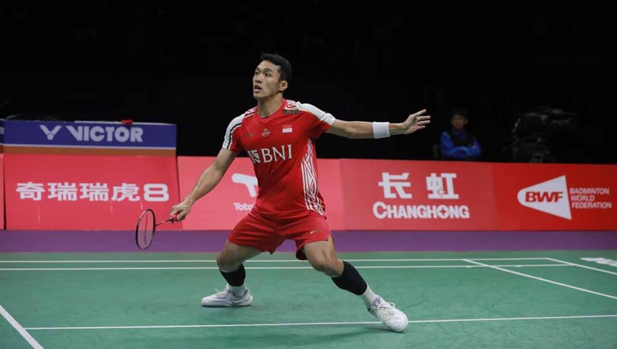 Ekspresi lemes Jonatan Christie jadi sorotan saat Indonesia dilibas Thailand 2-3 di Grup B Piala Sudirman 2023. Copyright: © PBSI