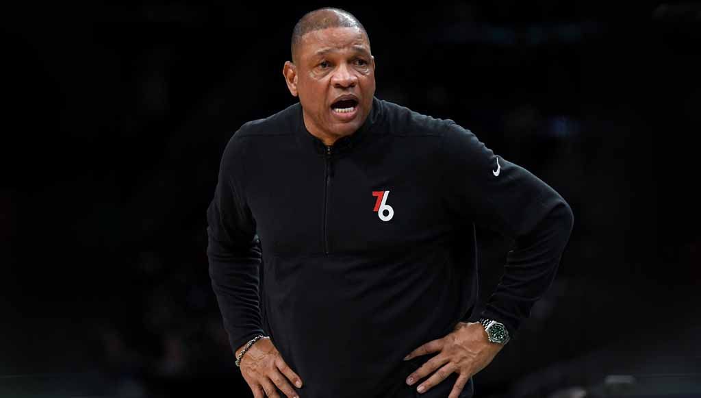 Doc Rivers resmi dipecat oleh Philadelphia 76ers. (Foto: REUTERS/Bob DeChiara) Copyright: © REUTERS/Bob DeChiara