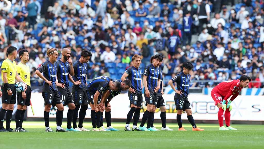 Gamba Osaka, tim yang pernah menjuarai Liga Champions Asia kini dalam kondisi miris lantaran baru mengoleksi satu kemenangan di J.League 2023. Copyright: © J.League