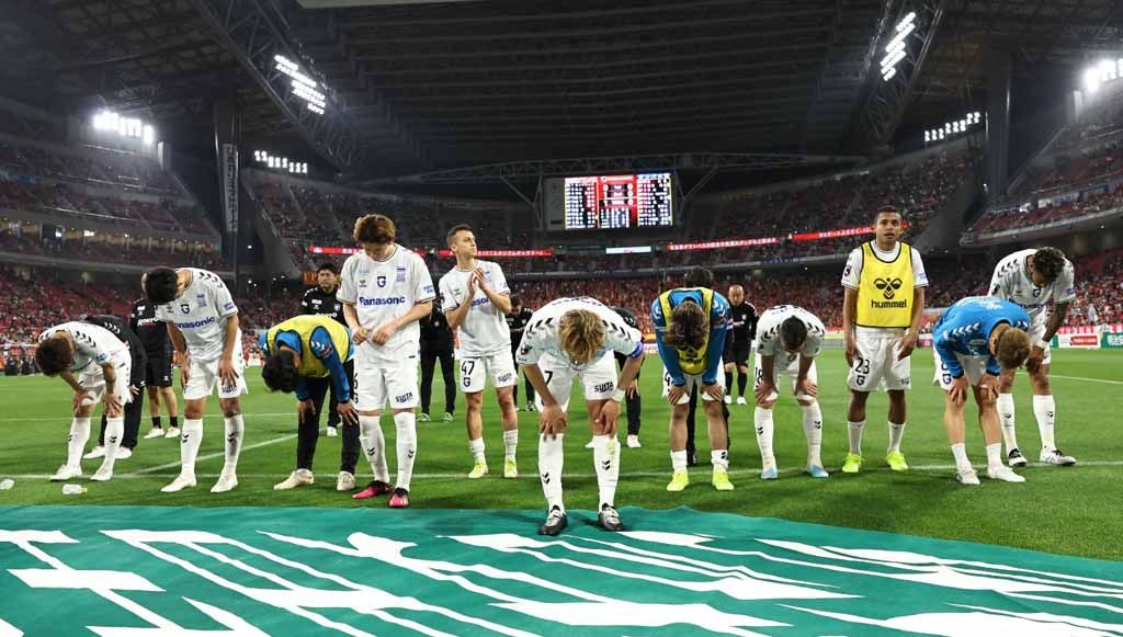 Gamba Osaka, tim yang pernah menjuarai Liga Champions Asia kini dalam kondisi miris lantaran baru mengoleksi satu kemenangan di J.League 2023. Copyright: © J.League