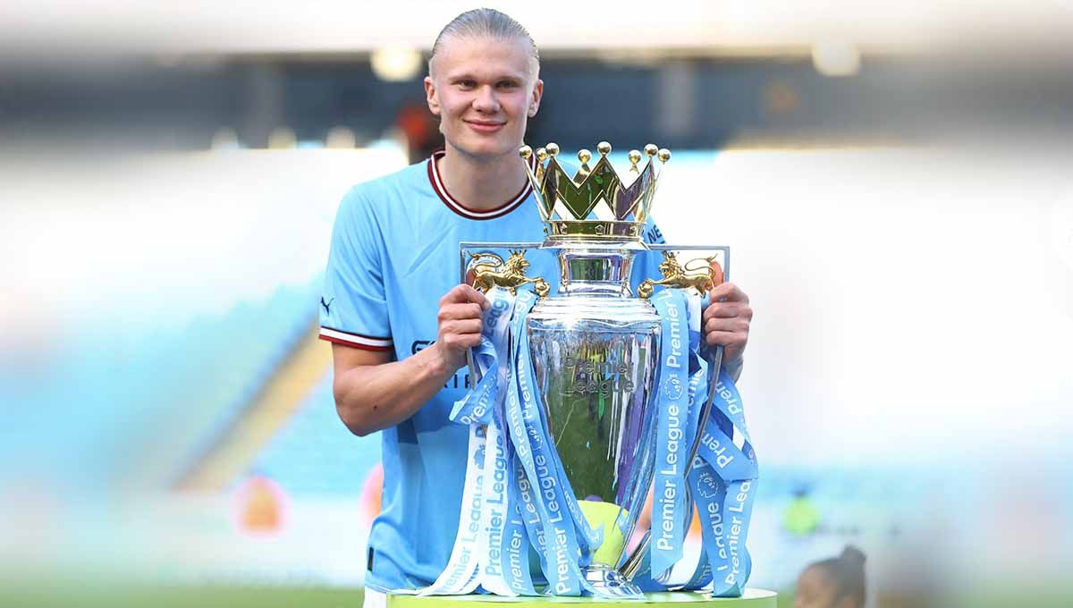 Selebrasi pemain Manchester City, Erling Haaland angkat trofi Liga Inggris 2022/2023. (Foto: REUTERS/Carl Recine) Copyright: © REUTERS/Carl Recine
