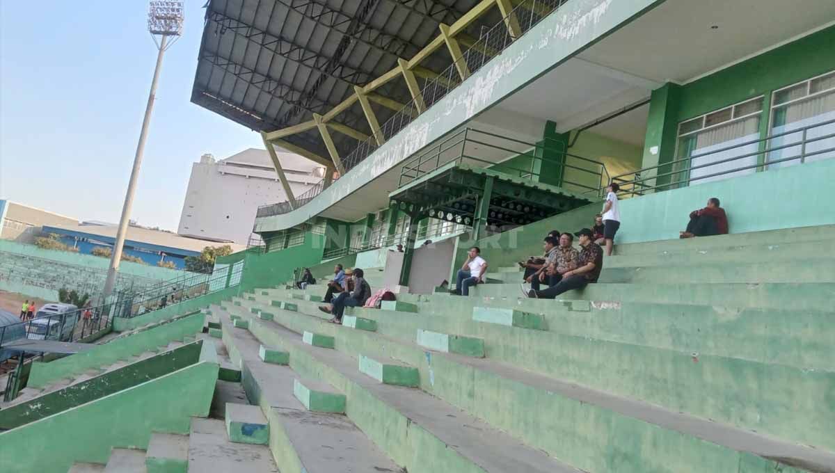 Kondisi terkini Stadion Gajayana, markas Arema FC yang belum juga dibenahi 1 bulan jelang kick off kompetisi. Copyright: © Ian Setiawan/INDOSPORT