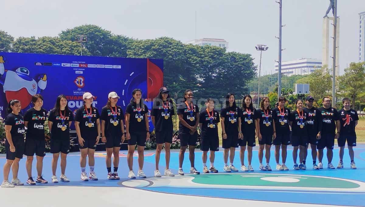 Timnas Basket Putri Indonesia di Acara Peresmian Revamp My Court Jelang FIBA World Cup 2023 di Lapangan Banteng, Jakarta. Copyright: © Ammara Marthiara/INDOSPORT