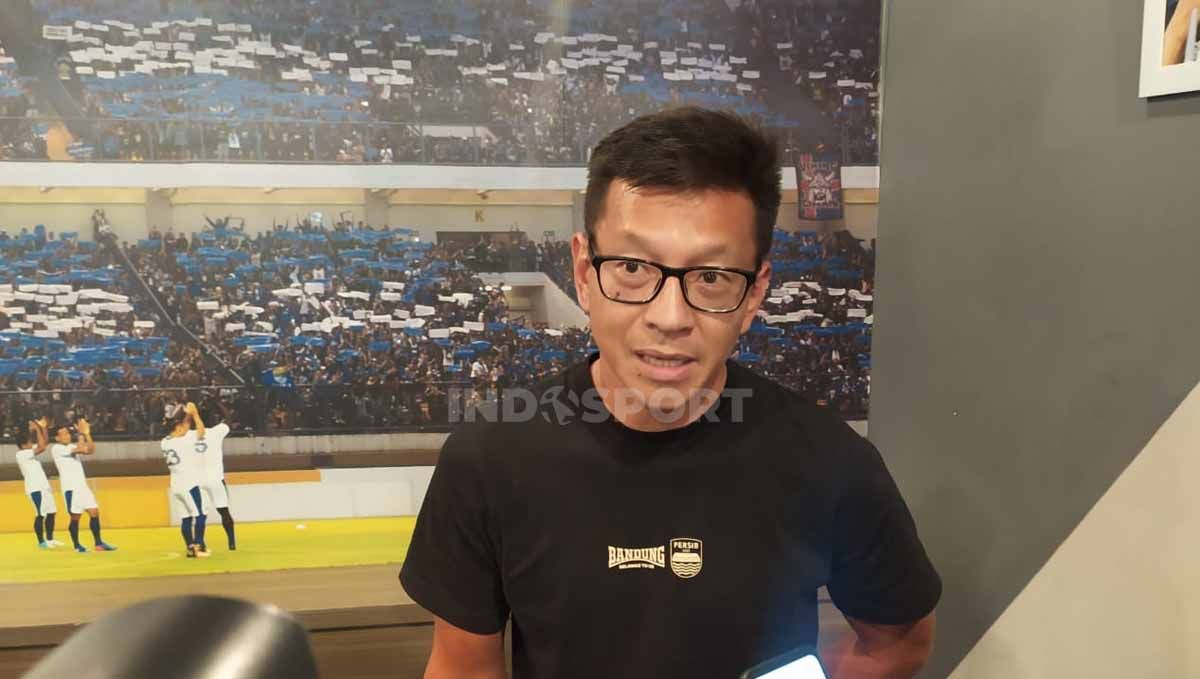 Direktur PT Persib Bandung Bermartabat (PBB), Teddy Tjahjono, saat ditemui di Graha Persib, Jalan Sulanjana, Kota Bandung, Selasa (23/05/23). Copyright: © Arif Rahman/INDOSPORT