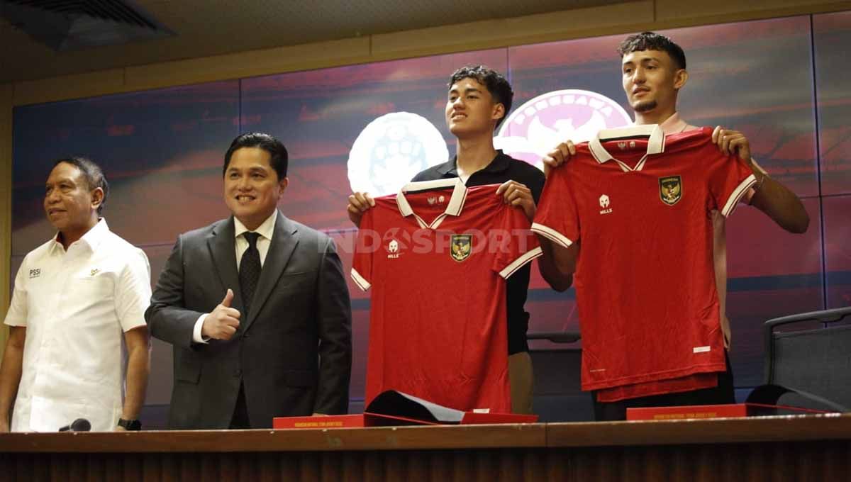 Erick Thohir saat perkenalan dua pemain naturalisasi Ivar Jenner dan Rafael William Struick oleh PSSI di Media Center GBK, Rabu (24/05/23). Copyright: © Herry Ibrahim/INDOSPORT