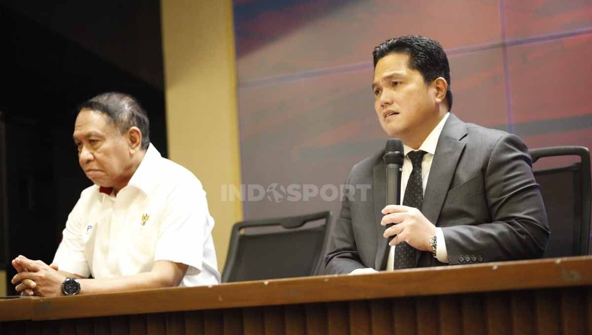 Ketum PSSI Erick Thohir didampingi Waketum Zainudin Amali dan Exco Arya Sinulingga saat jumpa pers pengumuman Argentina resmi jadi lawan Timnas Indonesia pada FIFA Matchday, Juni mendatang Copyright: © Herry Ibrahim/INDOSPORT