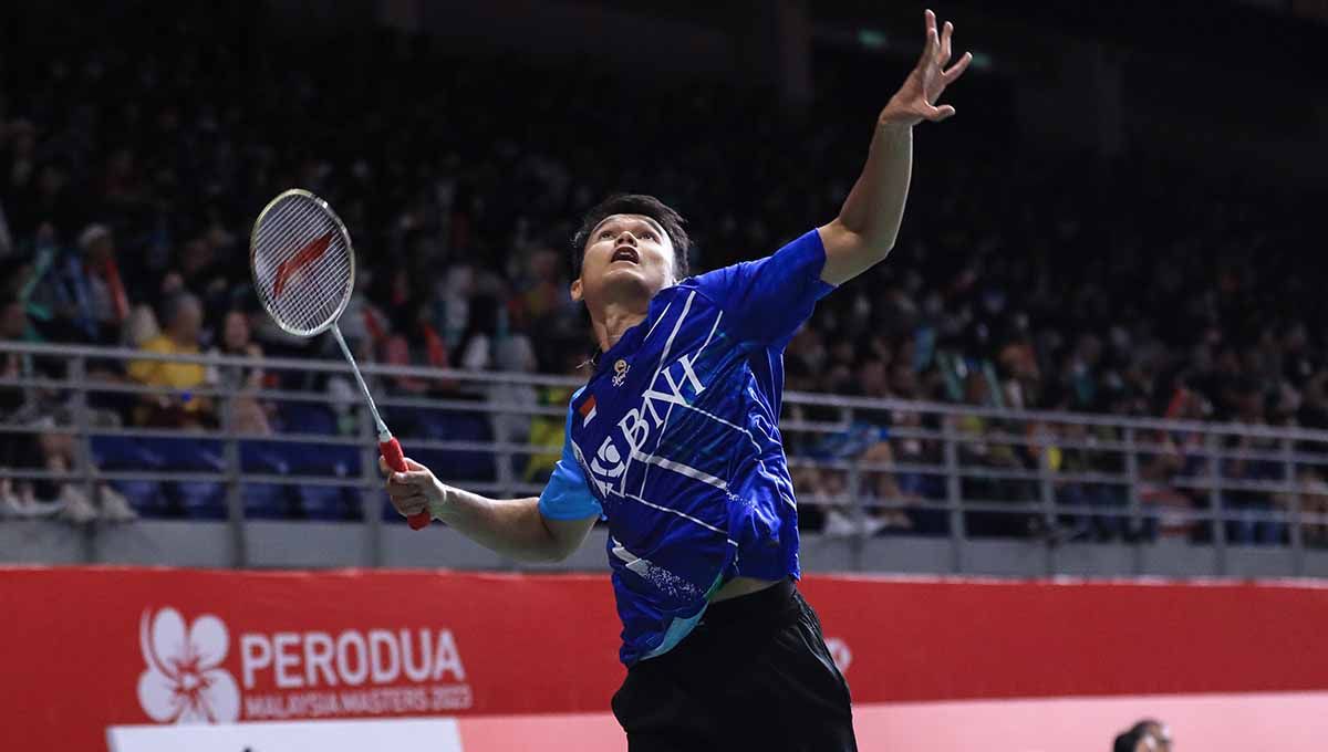 Tunggal Putra Indonesia, Christian Adinata mengalami cedera horor saat menghadapi Prannoy H.S. di babak semifinal Malaysia Masters 2023, Sabtu (27/05/23).(Foto: PBSI) Copyright: © PBSI