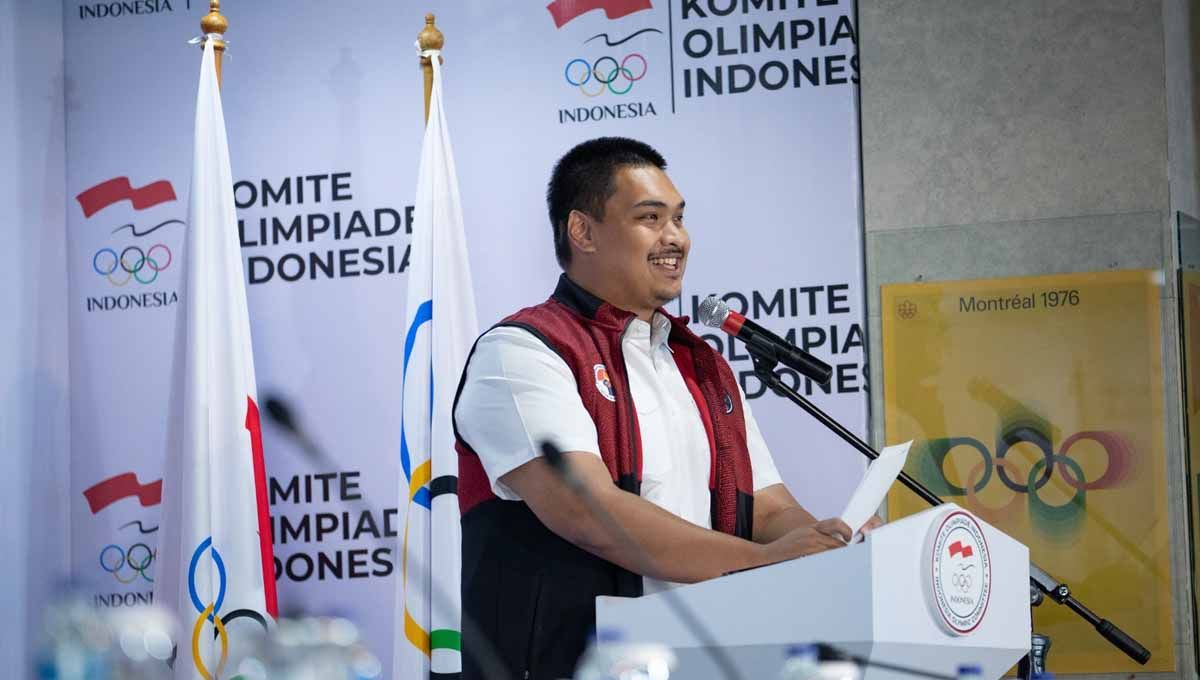 Menteri Pemuda dan Olahraga (Menpora) Dito Ariotedjo memberikan penghargaan dan apresiasi ke mendiang atlet para tenis meja, David Jacobs, Senin (03/07/23).(Foto: NOC Indonesia) Copyright: © NOC Indonesia