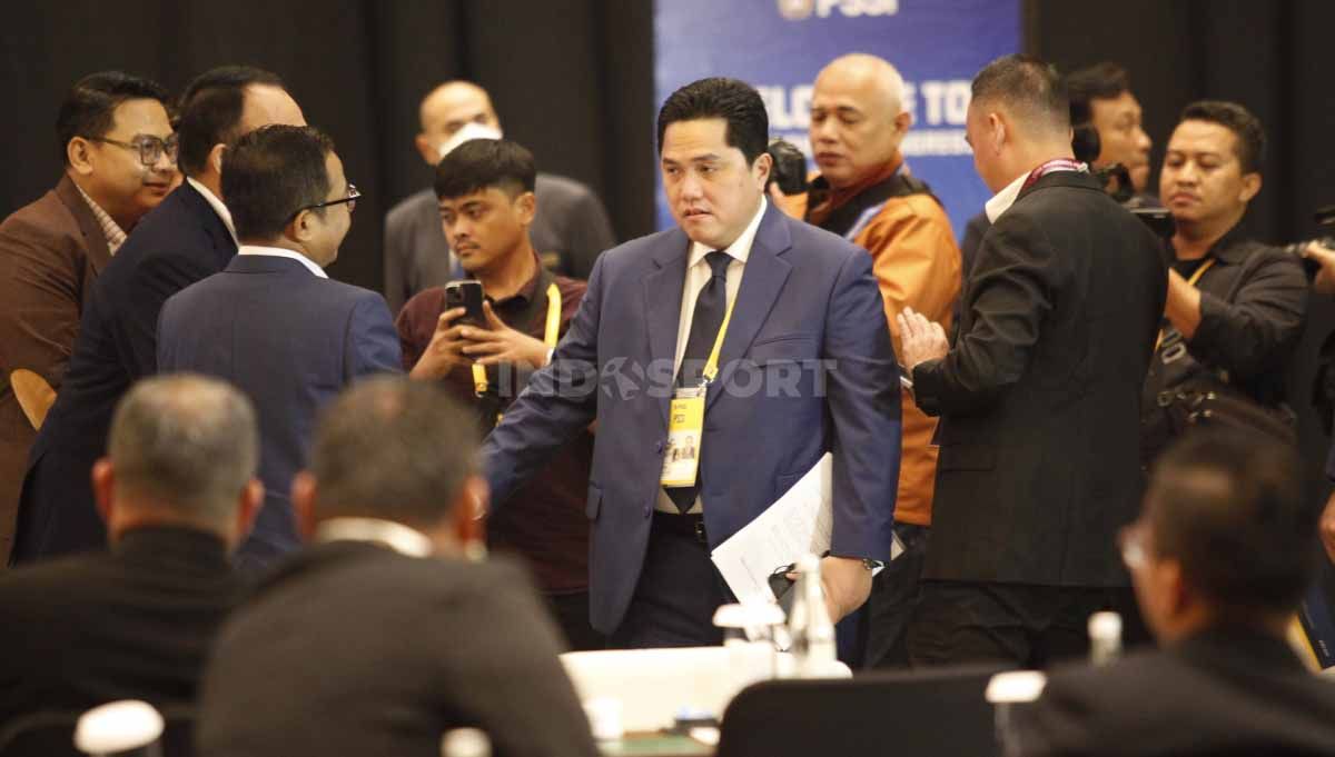 Ketum PSSI Erick Thohir saat tiba pada Kongres Biasa PSSI 2023 di Hotel Incontinental, Jakarta, Minggu (28/05/23). Copyright: © Herry Ibrahim/INDOSPORT