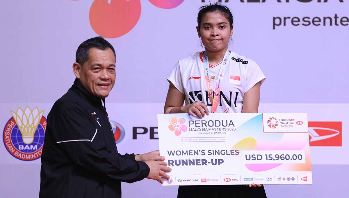 Tunggal putri Indonesia, Gregoria Mariska di podium Malaysia Masters 2023. (Foto: PBSI) Copyright: © PBSI