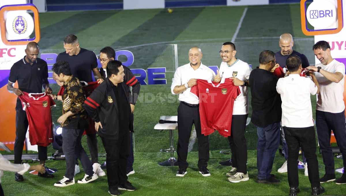 PSSI menggerlar acara bertajuk Future Garuda yang dihadiri 5 legenda sepak bola dunia Marco Materazzi, Juan Sebastian Veron, Roberto Carlos, Giorgos Karagounis dan Eric Abidal di BriLian Stadium, Jakarta, Selasa (30/05/23). Copyright: © Herry Ibrahim/INDOSPORT