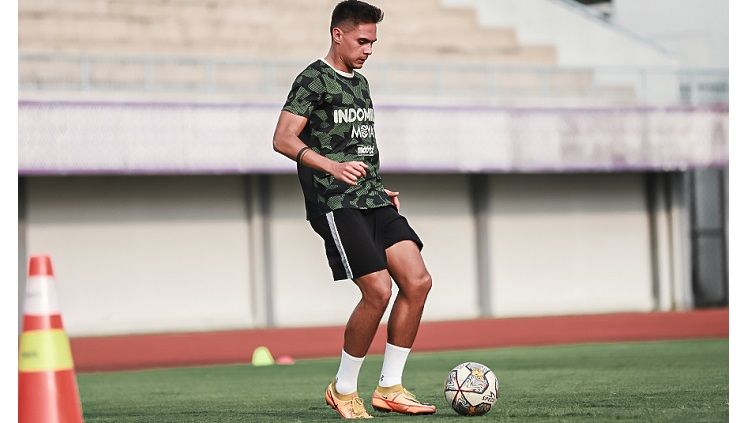 Bek tim Liga 1 2023/2024, Persita Tangerang, Christian Rontini, memutuskan untuk masuk ke agama islam pada hari ini, Selasa (05/09/23). Copyright: © Media Persita Tangerang