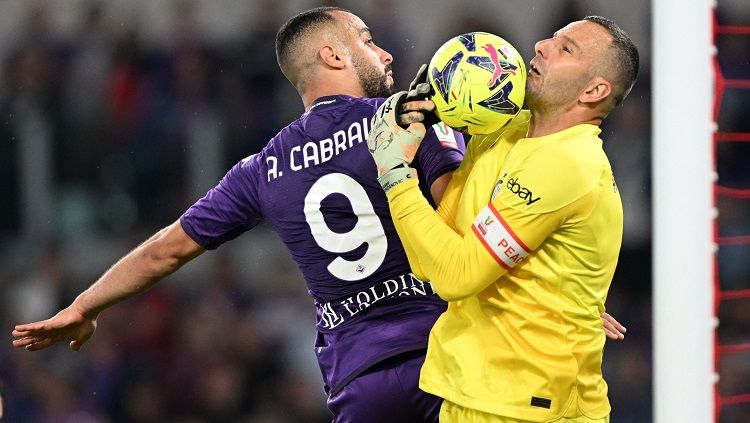 Bintang Fiorentina, Arthur Cabral. Copyright: © REUTERS/Daniele Mascolo