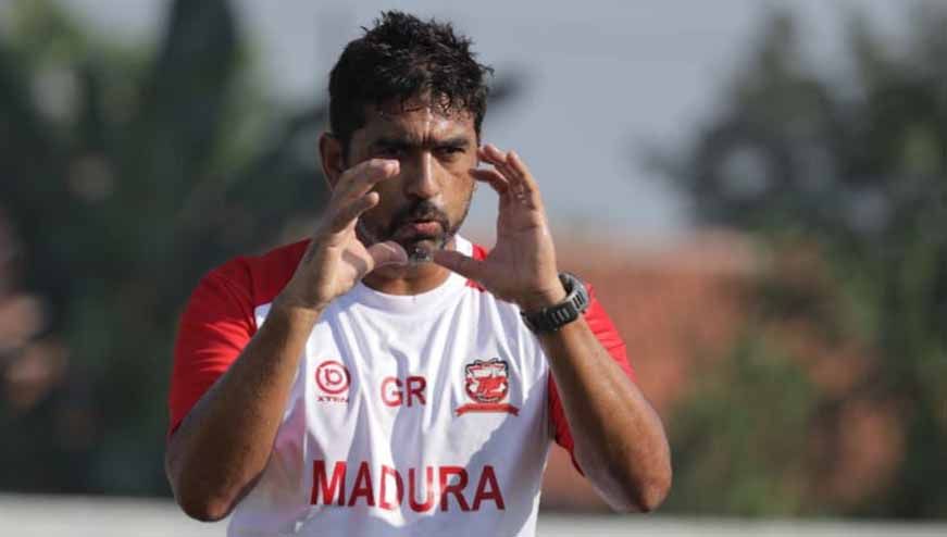 Pelatih kiper Madura United asal Brasil, Gerson Rodrigues Rios. (Foto: MO Madura United) Copyright: © MO Madura United
