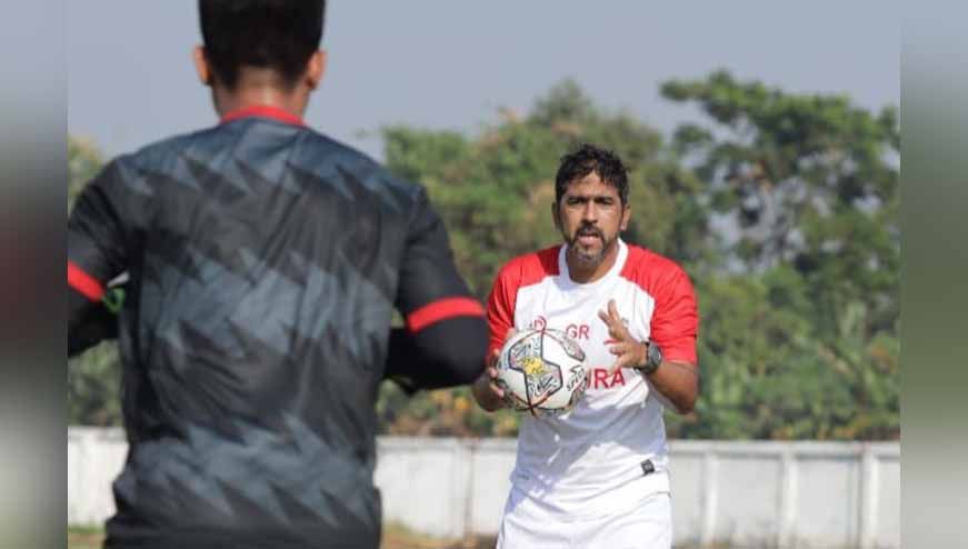 Pelatih kiper Madura United asal Brasil, Gerson Rodrigues Rios. (Foto: MO Madura United) Copyright: © MO Madura United