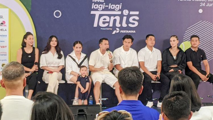 Raffi Ahmad sedang melakukan konferensi pers jelang acara Lagi-Lagi Tenis. Copyright: © Ammara Marthiara/Football265.com