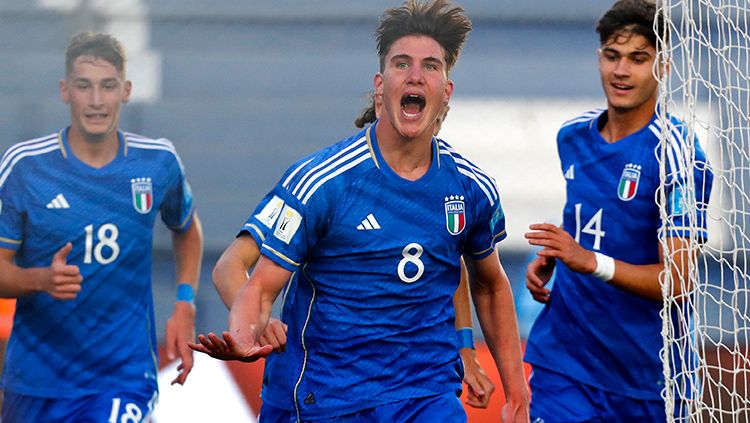 Selebrasi para pemain timnas Italia U-20 di Piala Dunia U-20 2023. Copyright: © REUTERS/Agustin Marcarian
